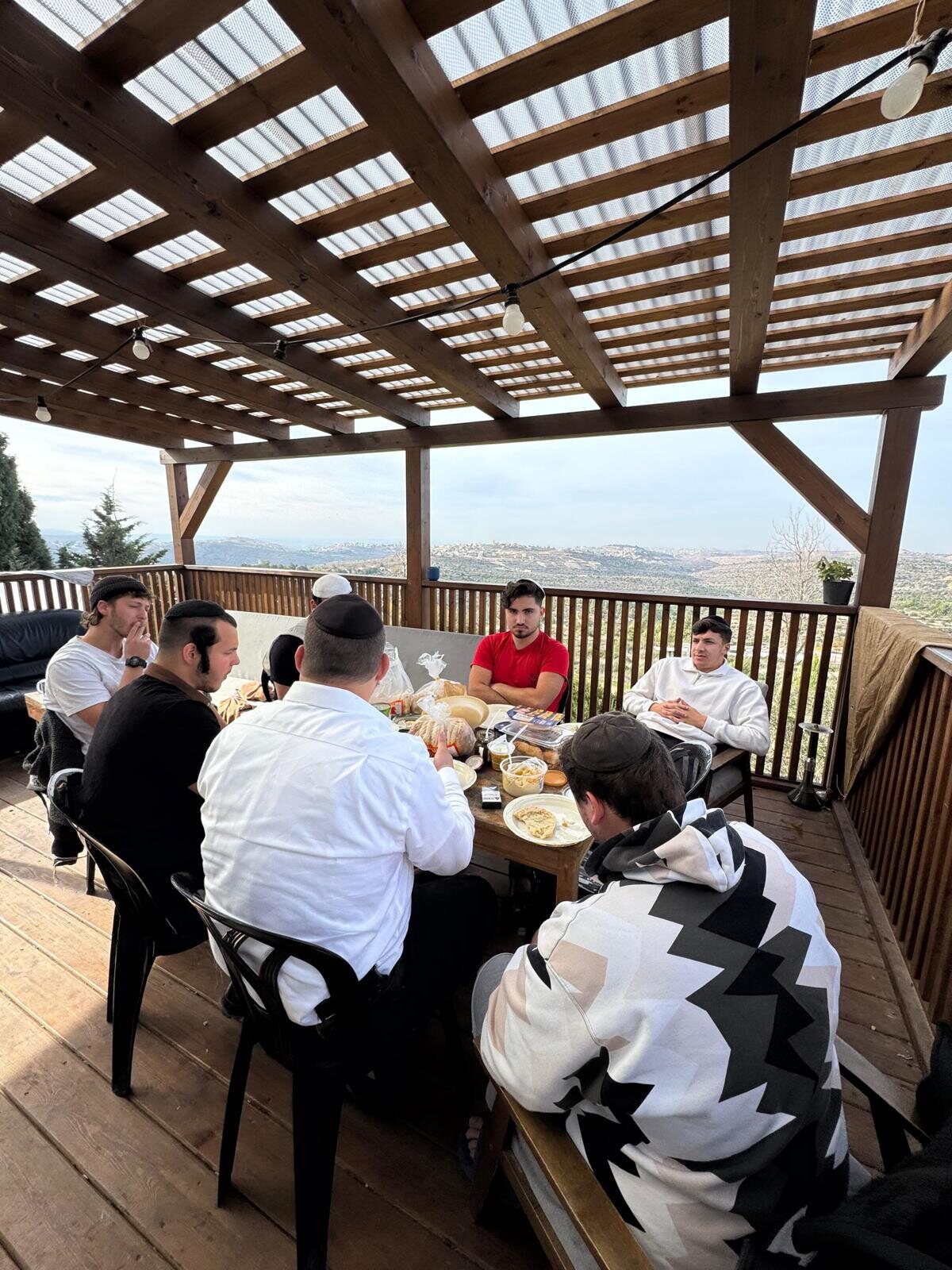 Dinner together under the pergola